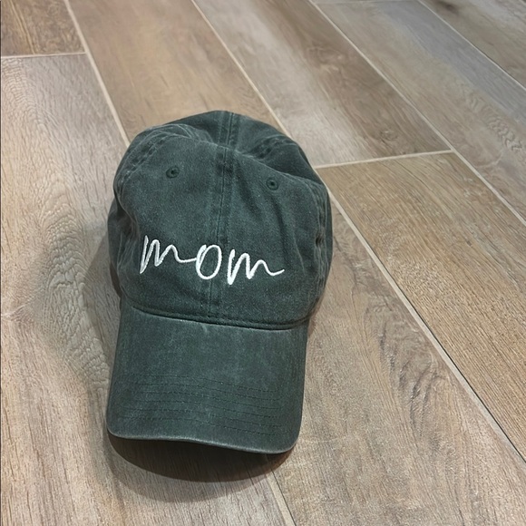 Other - Green “mom” hat